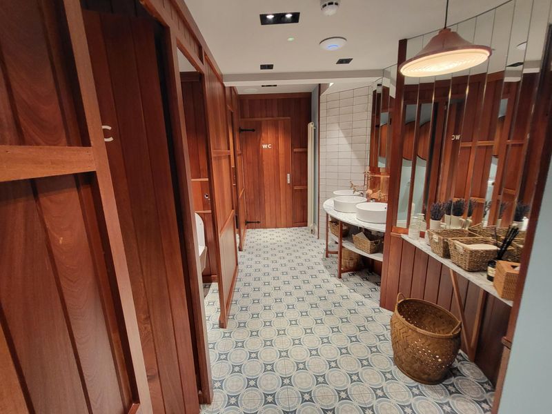 Kings Arms Elham toilets. Published on 30-10-2023