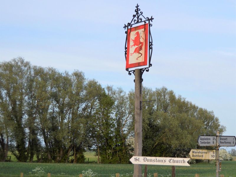 Hanging pub sign. (Sign). Published on 26-05-2018 