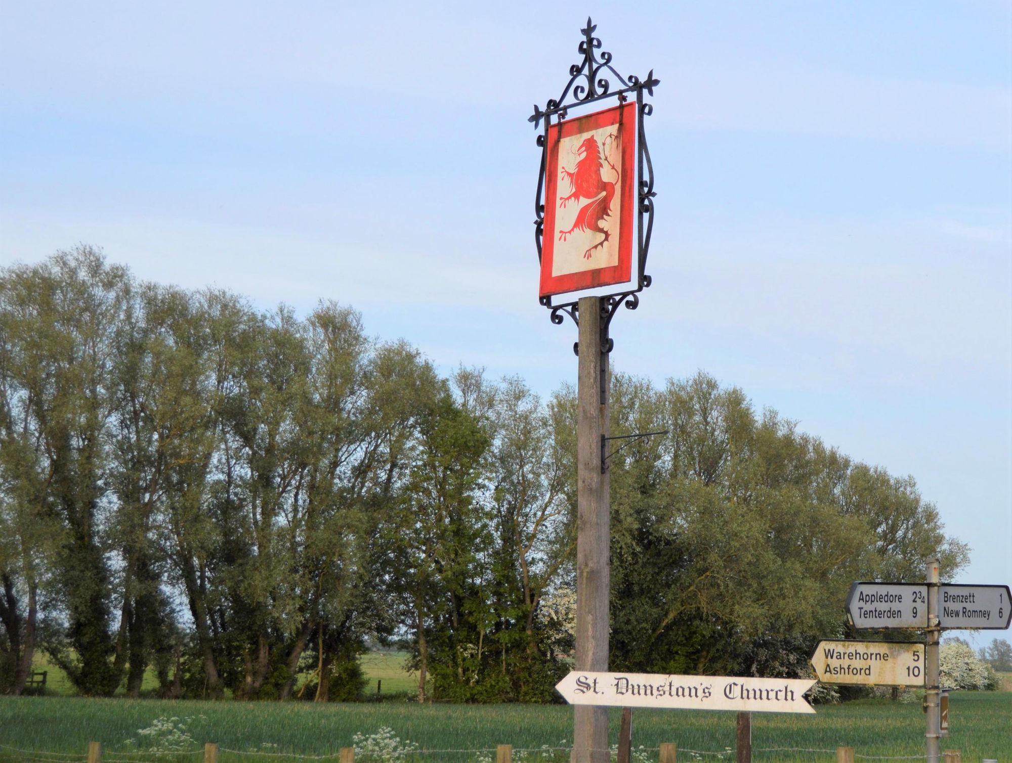 Hanging pub sign. (Sign). Published on 26-05-2018