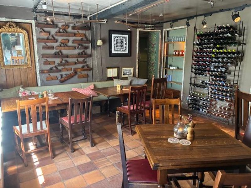 (Restaurant). Published on 09-12-2025 