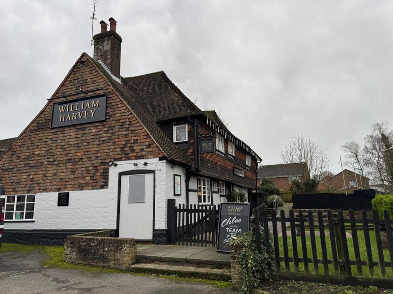 William Harvey, Willesborough. (Pub, External, Sign, Key). Published on 06-01-2025