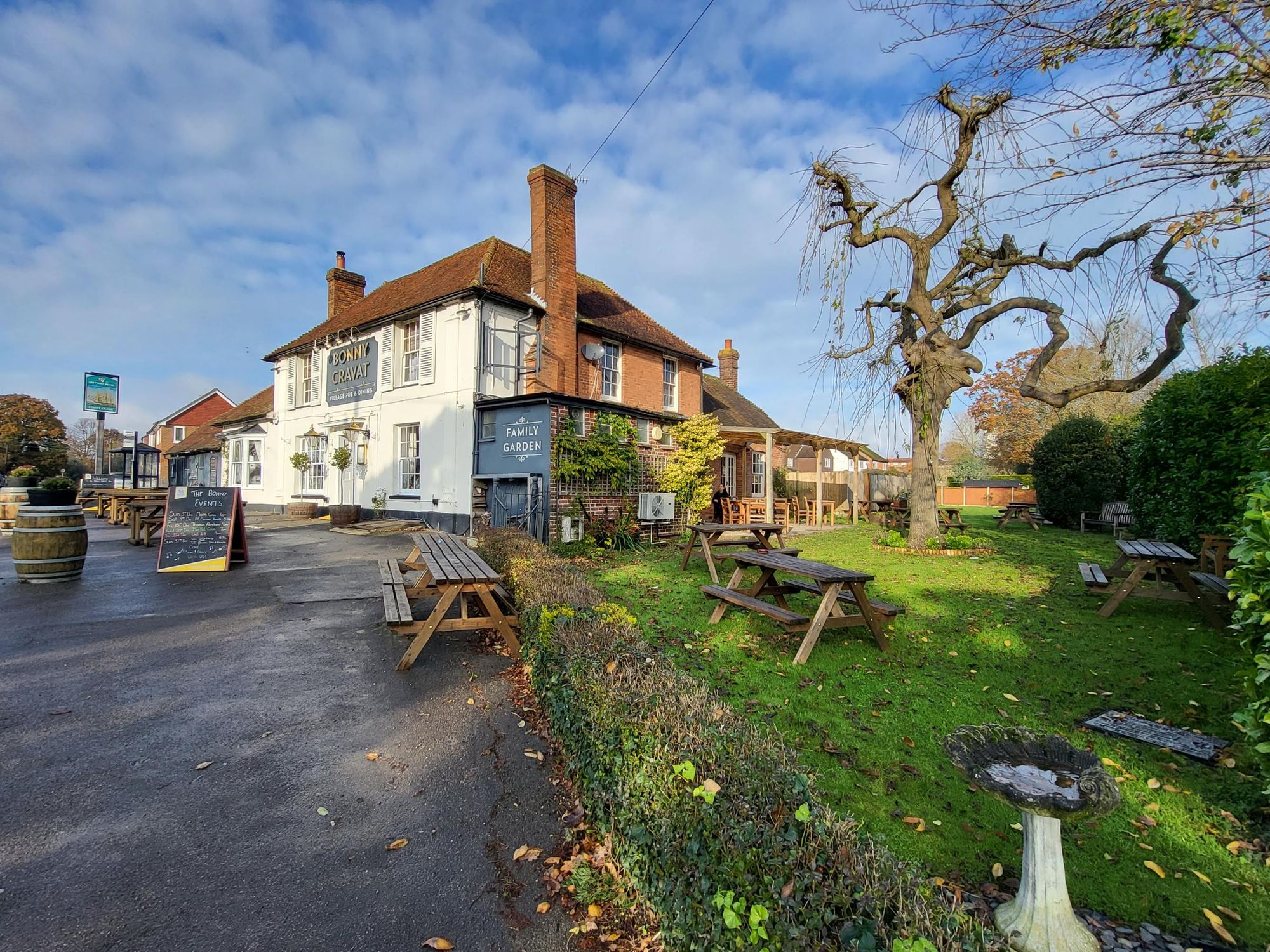 Pub and garden Bonnie Cravet. (Pub, Garden). Published on 01-12-2023