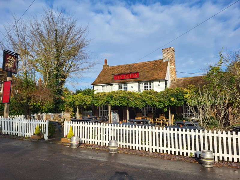 Pub from road six bells. (Pub, External). Published on 01-12-2023