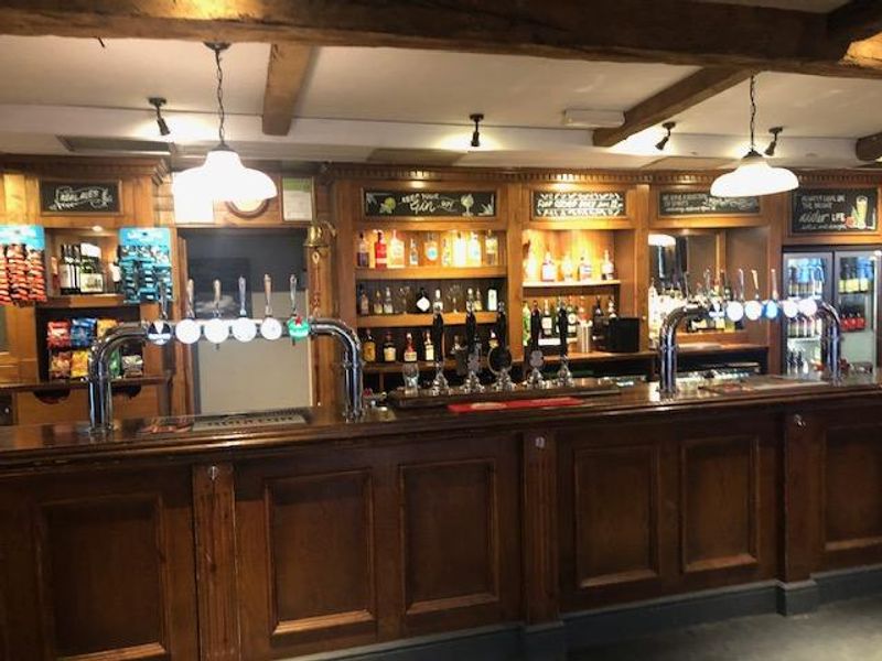 (Bar). Published on 28-11-2025 