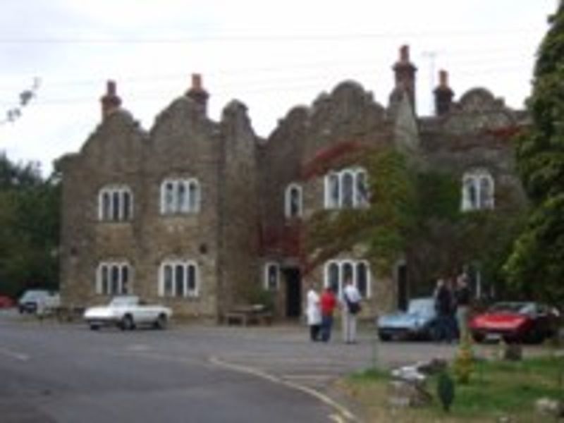 Dering Arms, Pluckley. (Pub, External). Published on 12-11-2011