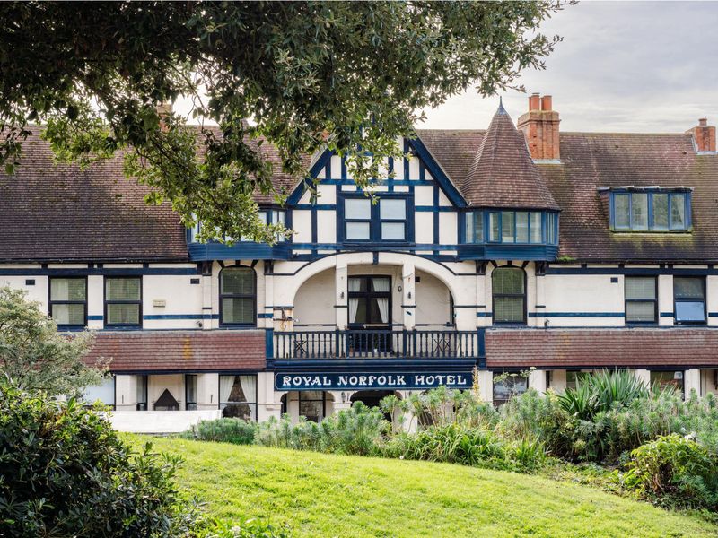 The Royal Norfolk Hotel, Sandgate. (Pub, External, Sign, Key). Published on 09-01-2025