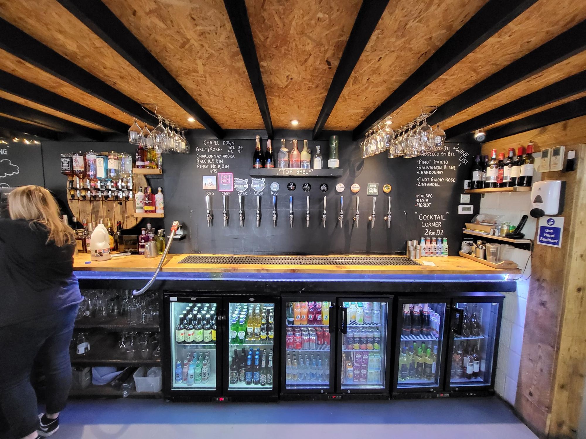 Unit 1 bar with cask tap wall. (Pub, Bar). Published on 11-06-2023