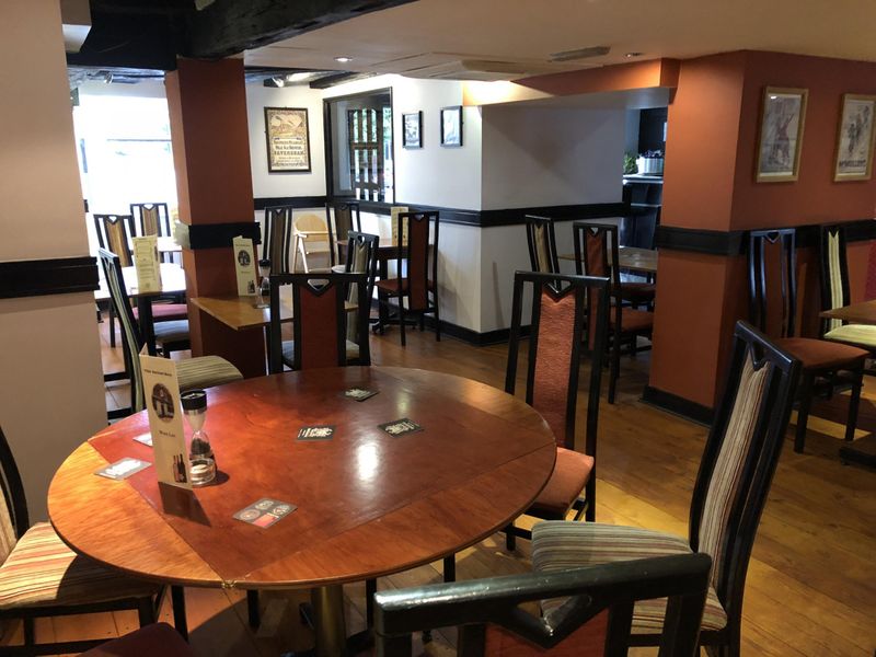 Seating area. (Pub). Published on 17-08-2018