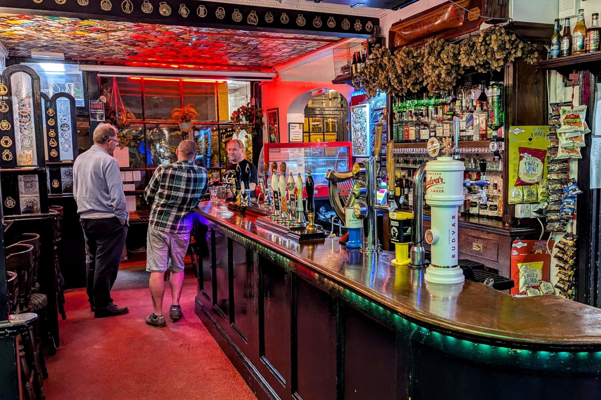 (Pub, Bar). Published on 10-08-2024