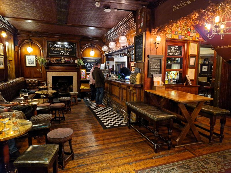 September 2024. (Bar, Customers). Published on 22-09-2024