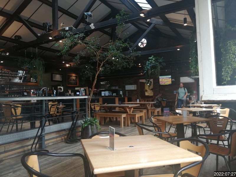 (Pub, Bar). Published on 28-07-2022
