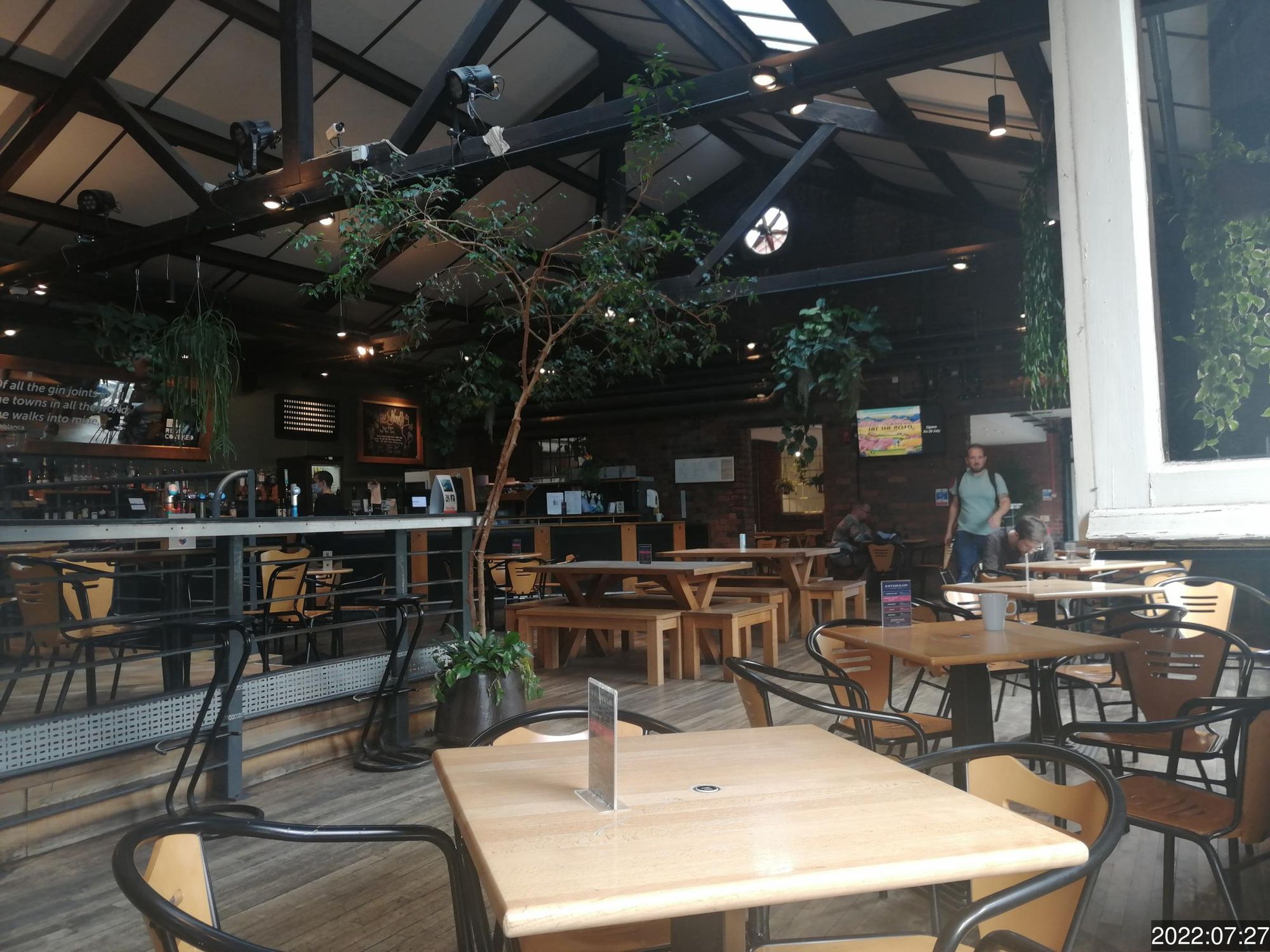 (Pub, Bar). Published on 28-07-2022