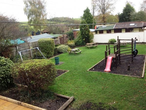 Uploaded Nov 2012. (External, Garden). Published on 08-11-2012