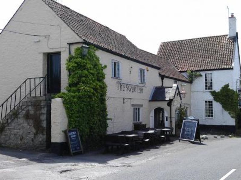 Swan, Tockington. (Pub, External). Published on 18-07-2013