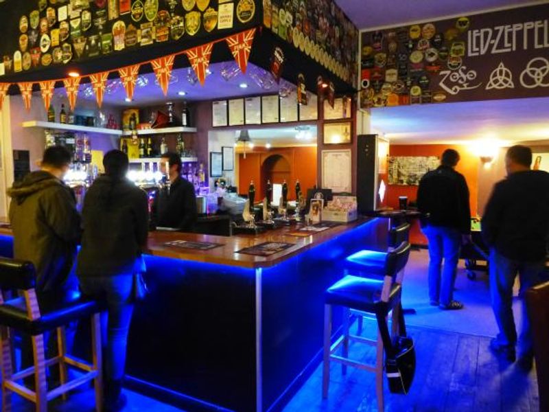 March 2015. (Bar, Customers, Key). Published on 14-03-2015