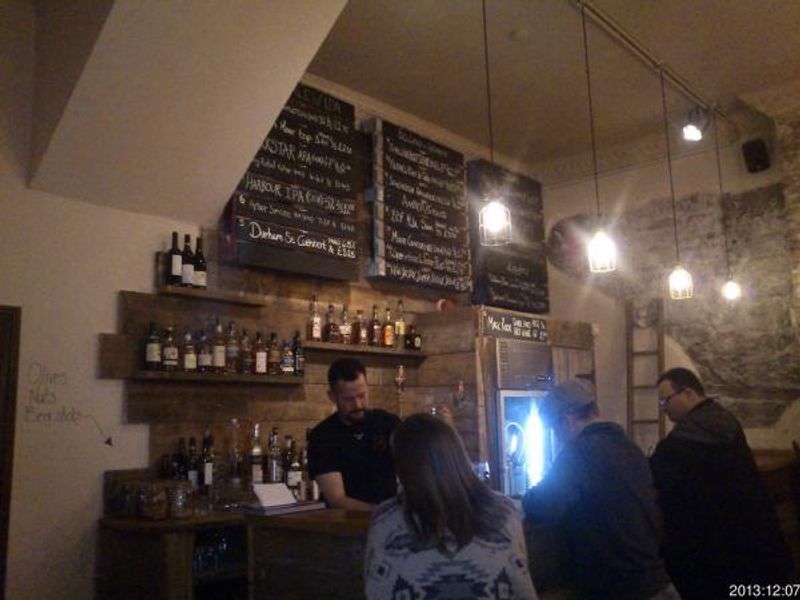(Pub, Bar). Published on 08-12-2013