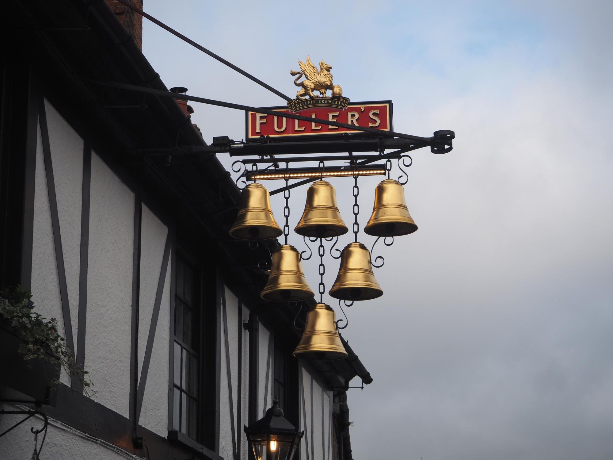 (External, Sign). Published on 06-12-2025