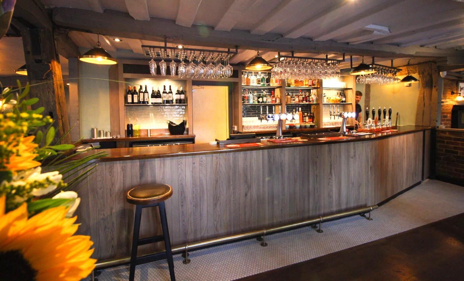 (Pub, Bar). Published on 18-08-2019