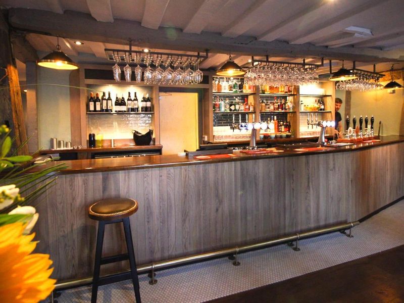 (Pub, Bar). Published on 18-08-2019