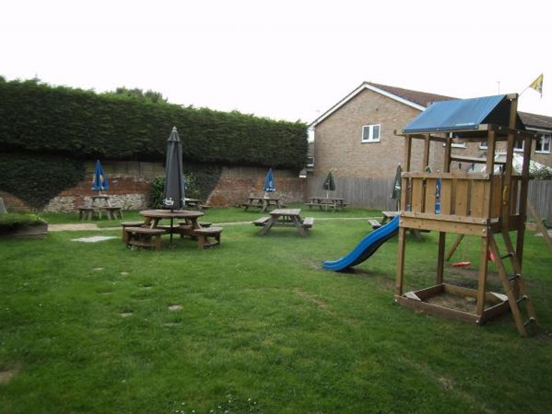 (Pub, Garden). Published on 11-08-2015