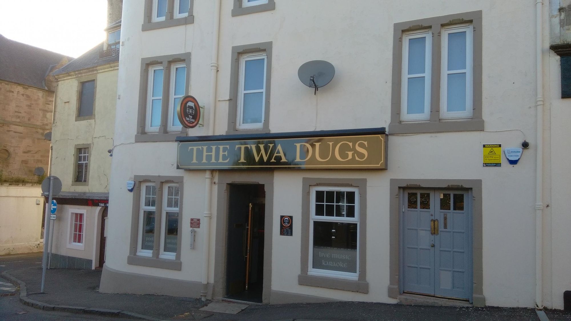 Twa Dugs, West Kilbride. (Pub, External). Published on 23-06-2018