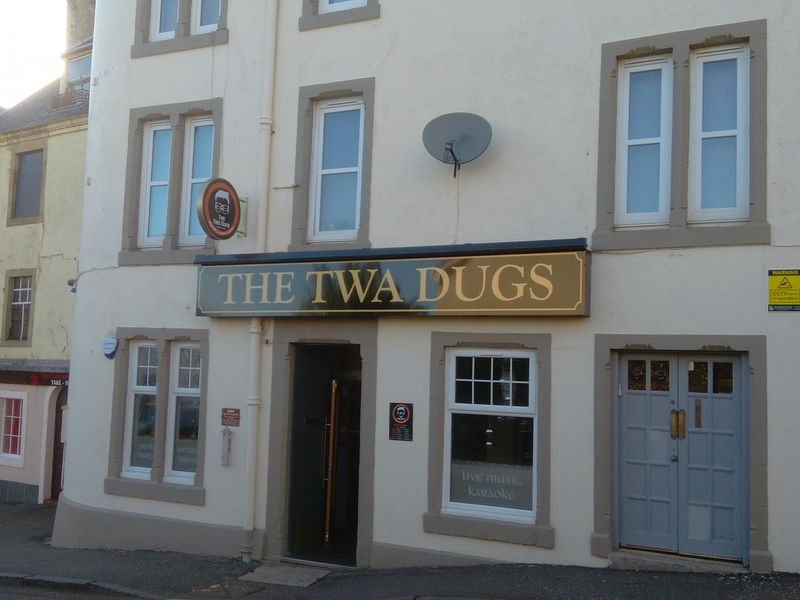 Twa Dugs, West Kilbride. (Pub, External). Published on 23-06-2018 