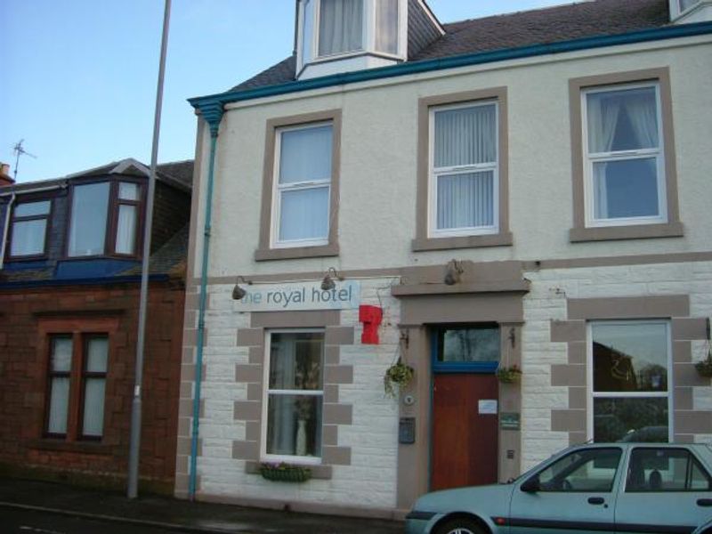 Royal Hotel, Girvan. (Pub, External). Published on 04-12-2012 