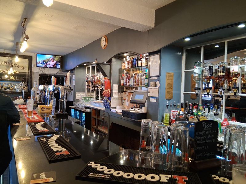 Station Inn, Glengarnock (Photo: Alastair McMillan 31/03/2025). (Pub, Bar). Published on 30-09-2025 