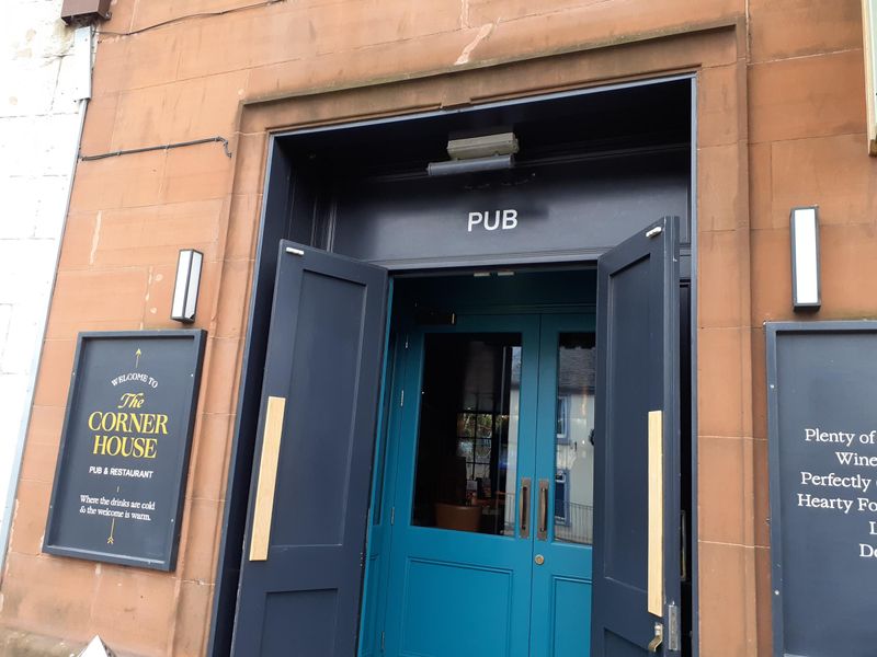 Corner House, Kilwinning. (Pub, External). Published on 06-03-2025