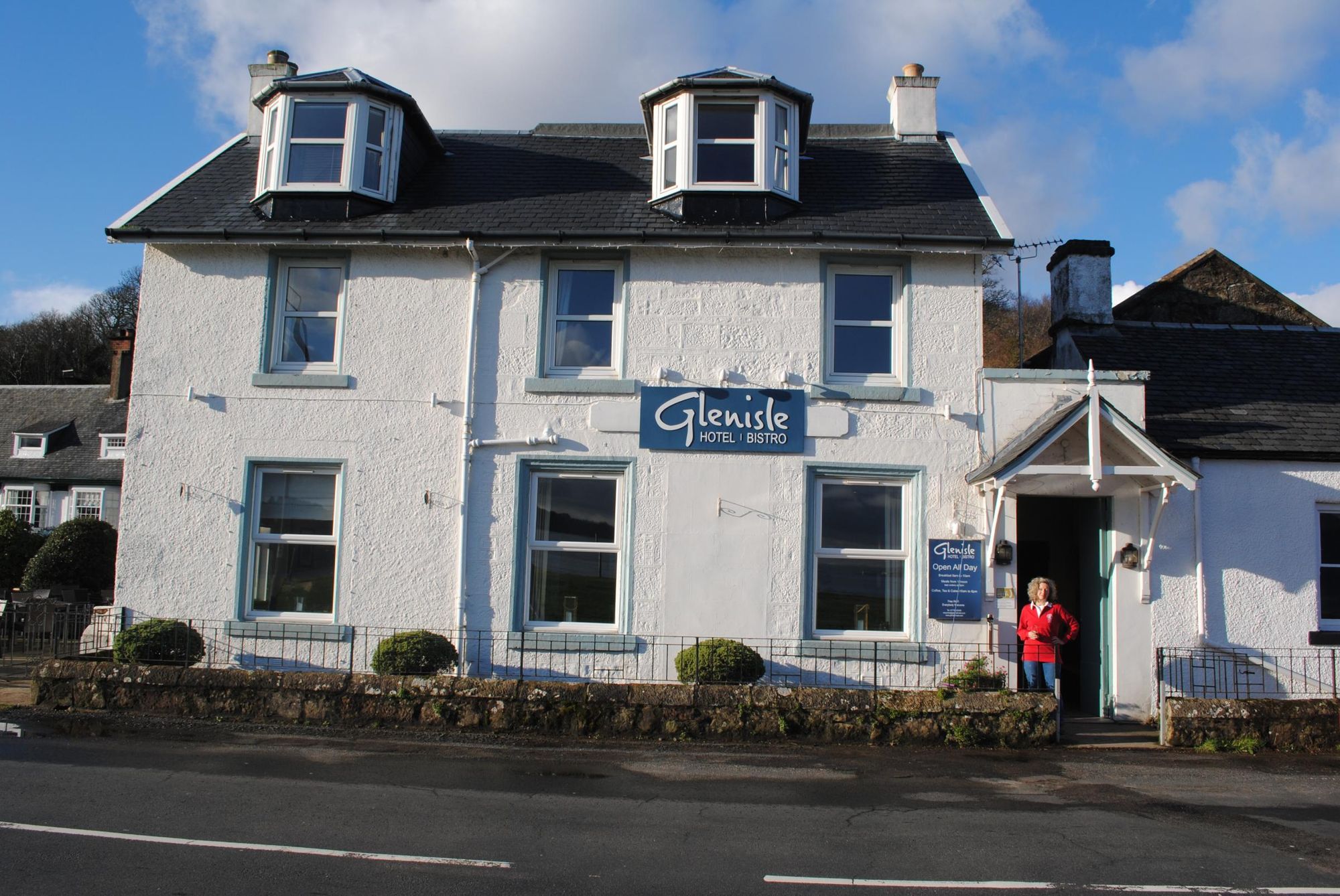 Glenisle Hotel, Lamlash. (Pub, External). Published on 06-02-2017