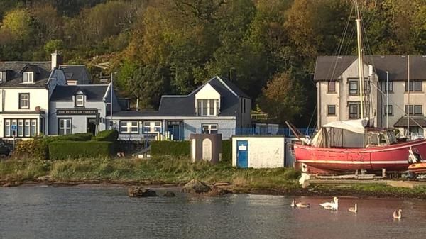 Pierhead Tavern, Lamlash. (Pub, External). Published on 07-12-2015