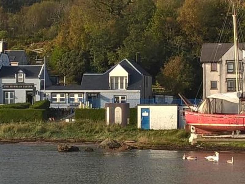 Pierhead Tavern, Lamlash. (Pub, External). Published on 07-12-2015
