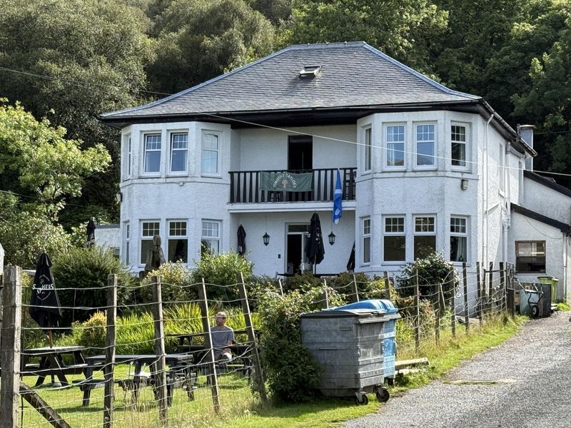 Lochranza Country Inn, Lochranza. (Pub, External). Published on 07-09-2026