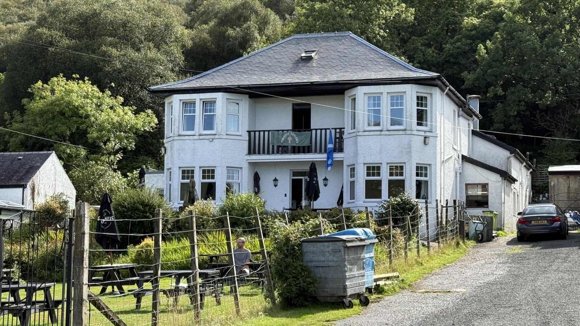 Lochranza Country Inn, Lochranza. (Pub, External). Published on 07-09-2026
