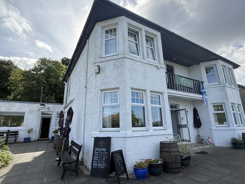 Lochranza Country Inn, Lochranza. (Pub, External). Published on 07-09-2026