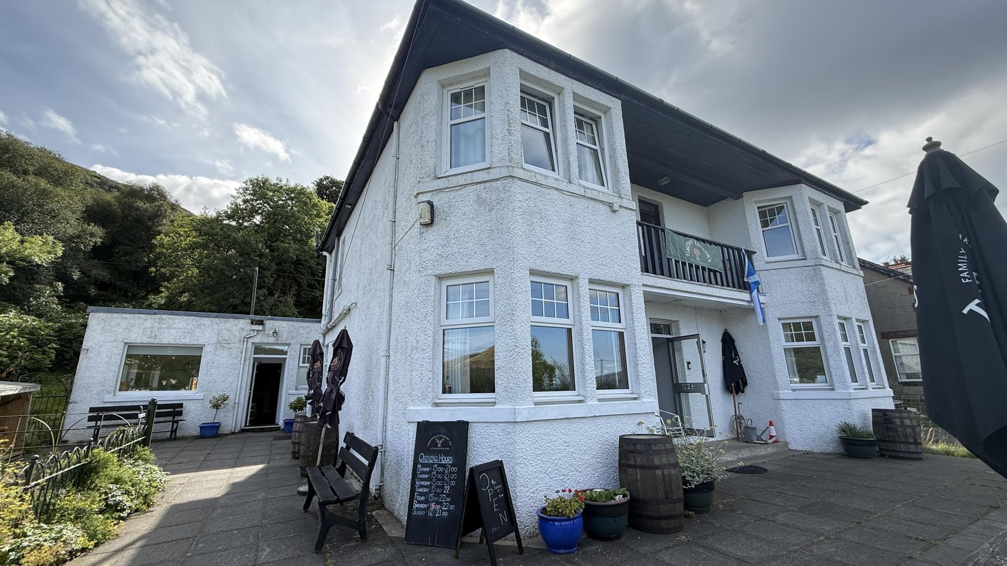 Lochranza Country Inn, Lochranza. (Pub, External). Published on 07-09-2026
