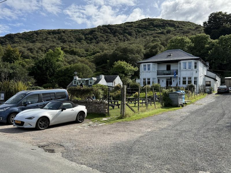 Lochranza Country Inn, Lochranza. (Pub, External). Published on 07-09-2026
