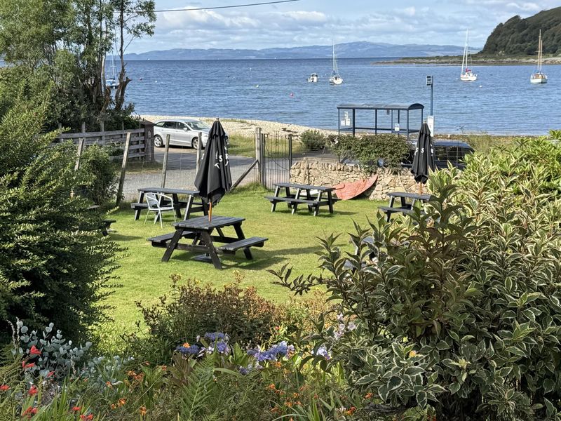 Lochranza Country Inn, Lochranza. (Pub, External, Garden). Published on 07-09-2026