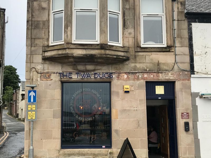 Twa Dugs, Millport. (Pub, External, Key). Published on 13-07-2023