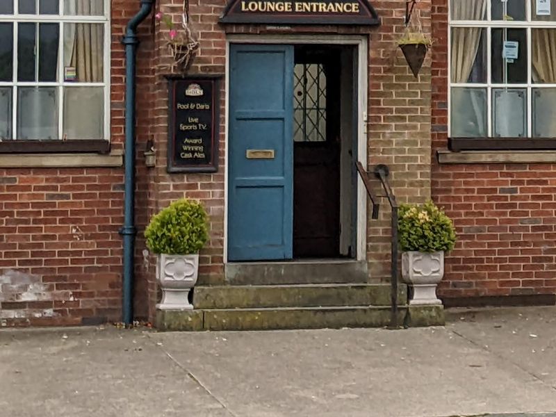 Mobility Access with three deep steps at lounge entrance. (External). Published on 21-01-2026 