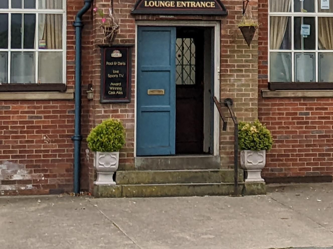 Mobility Access with three deep steps at lounge entrance. (External). Published on 21-01-2026