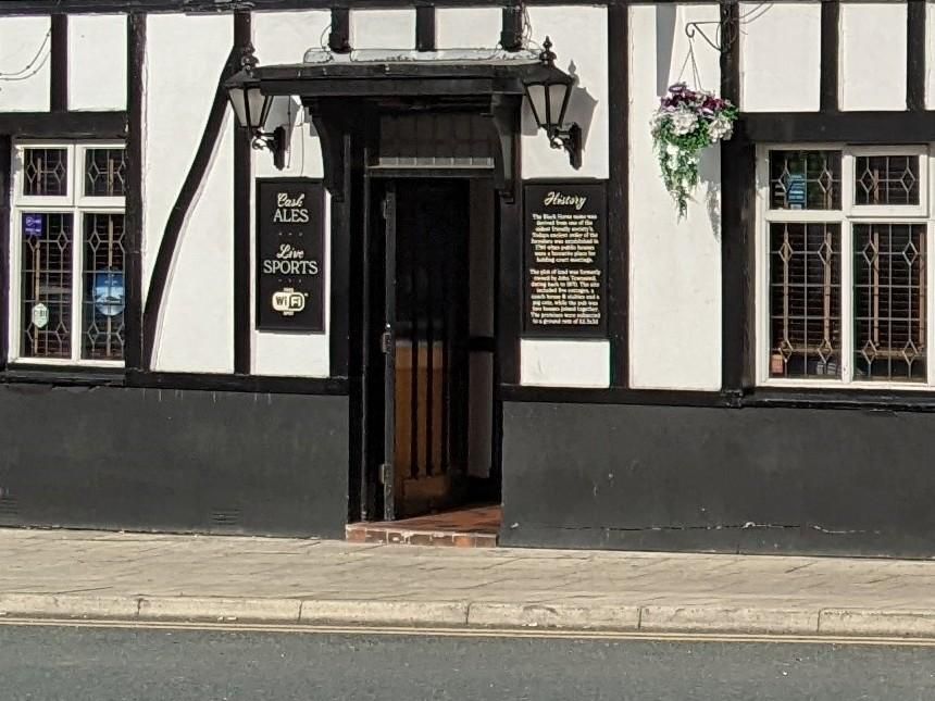 Mobility Access with medium step at the entrance. (External). Published on 24-01-2026