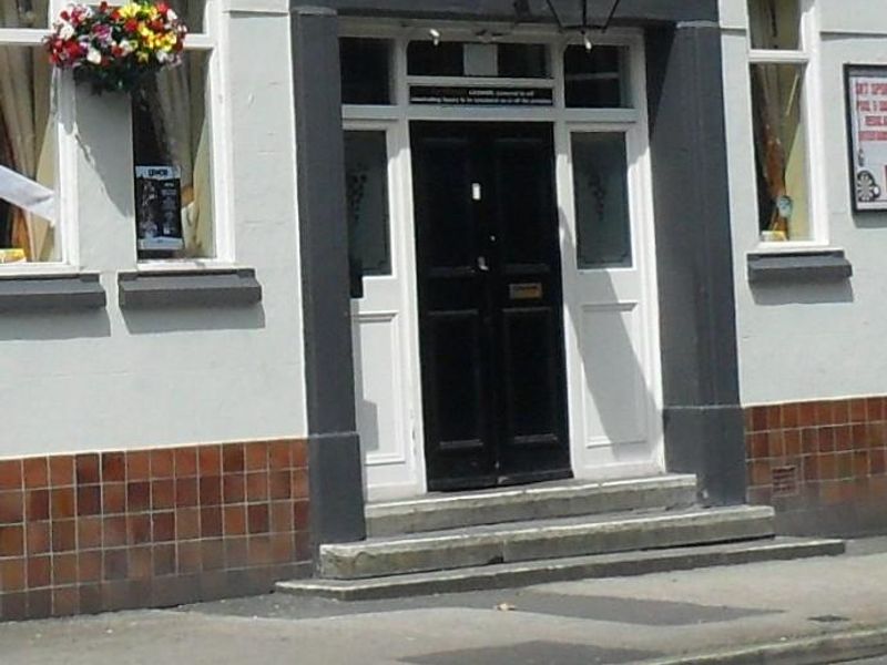 Mobility Access with three deep steps at entrance. (External). Published on 22-01-2026 