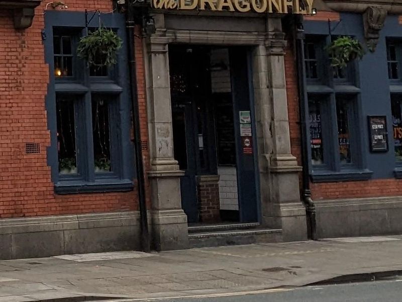 Mobility Access with medium and slight steps at the entrance. (External). Published on 24-01-2026 