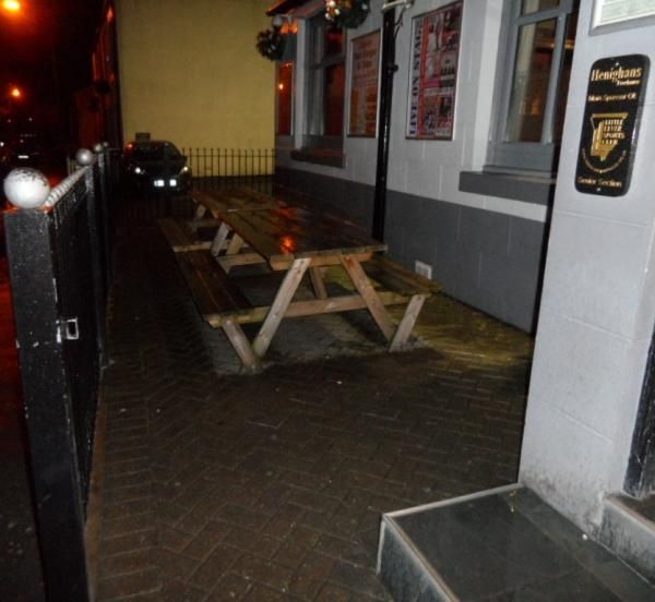 Outdoor Seating. (Garden). Published on 26-11-2015