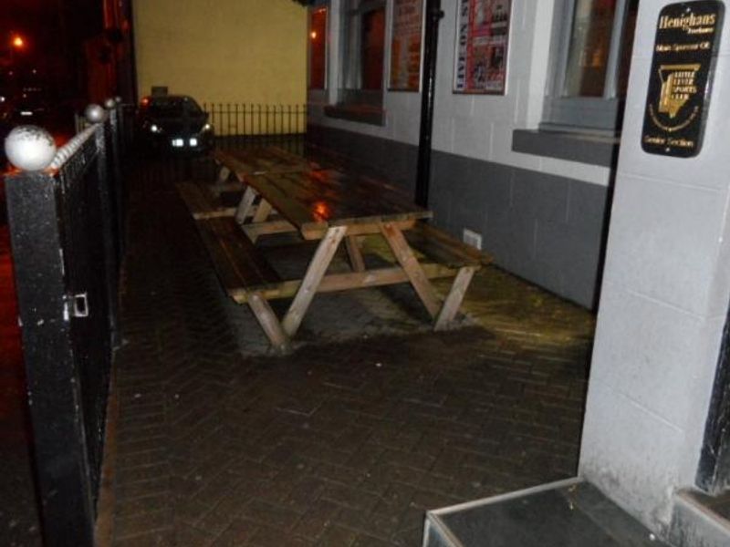 Outdoor Seating. (Garden). Published on 26-11-2015 