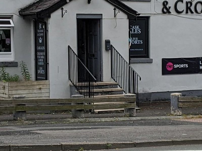 Mobility Access with five deep steps at the entrance. (External). Published on 25-01-2026 