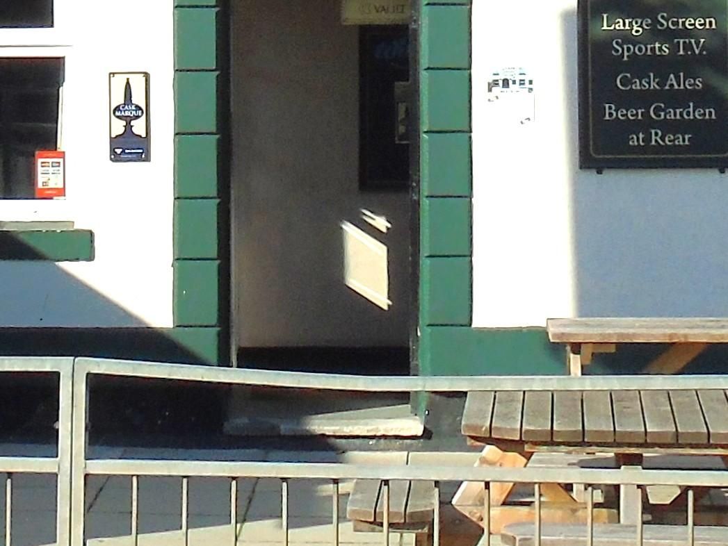 Mobility Access with deep step at the entrance. (External). Published on 25-01-2026