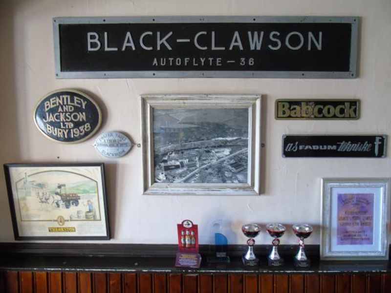 Trophies and Signs. Published on 30-09-2015 