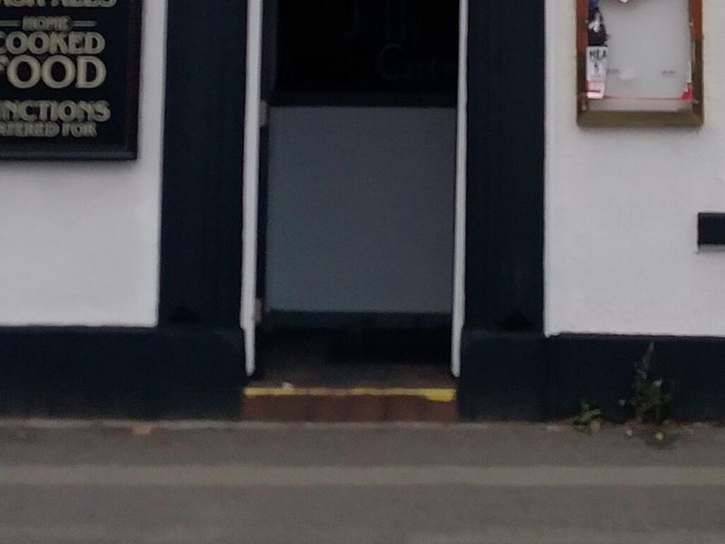 Mobility Access with deep step at the entrance. (External). Published on 22-01-2026 